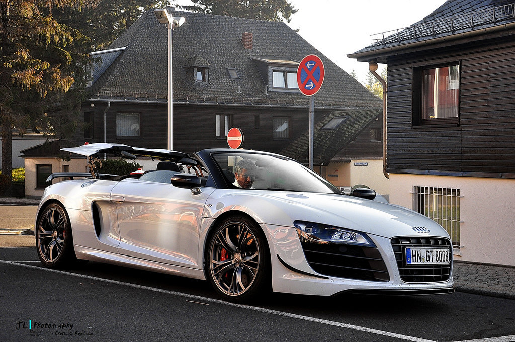 227570R8GT484.jpg