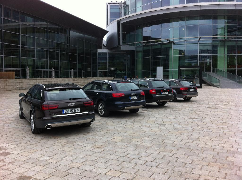 227588935AUDIA6C7ALLROAD.jpg