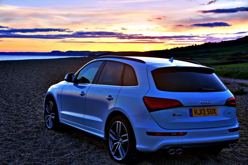 227707AUDISQ5581.jpg
