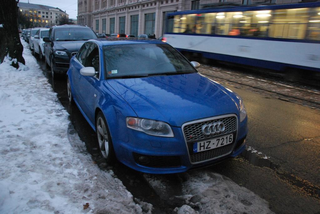 227718AUDIRS42977.jpg