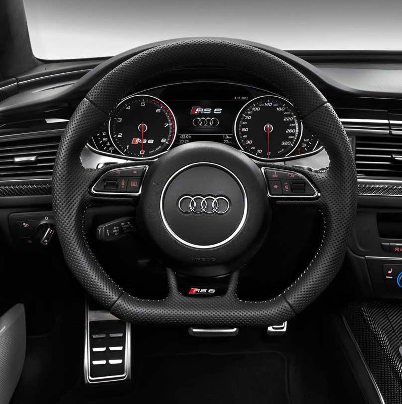 2298802013AudiRS6AvantDashboard.jpg