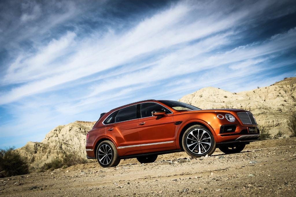 231556BENTAYGA0112.jpg