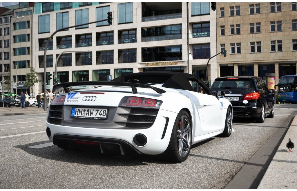 232370R8GT1127.jpg