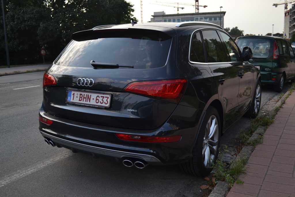 232917AUDISQ5881.jpg