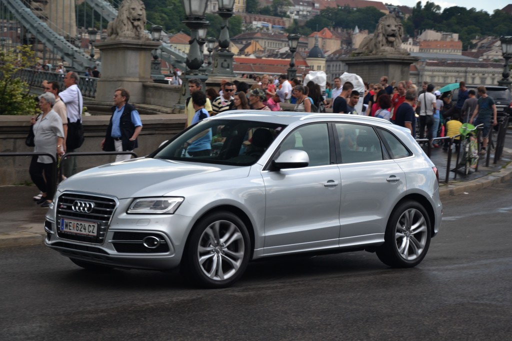 235002AUDISQ5824.jpg