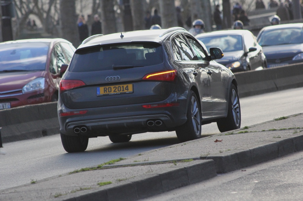 236408AUDISQ5969.jpg