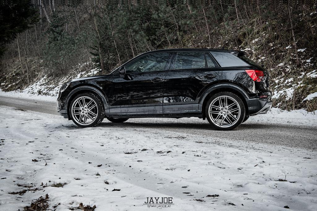 237573AUDIQ20676.jpg