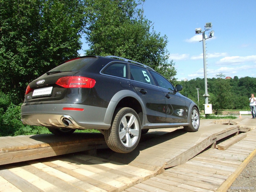 239209221AUDIA4ALLROAD.jpg