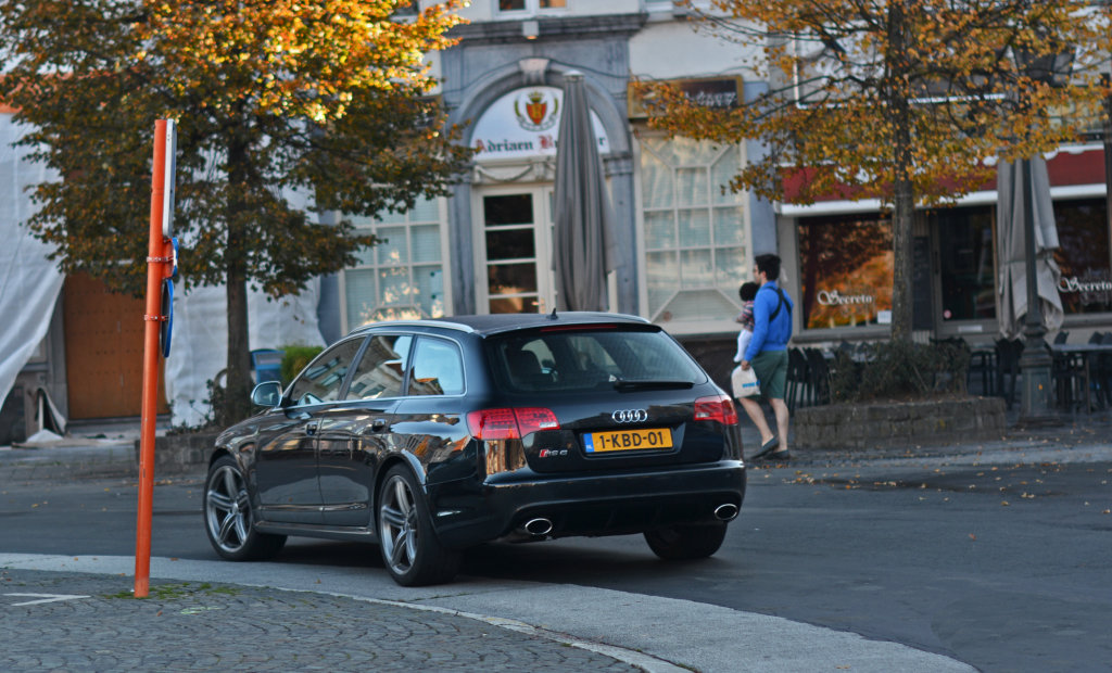 239653RS61380.jpg