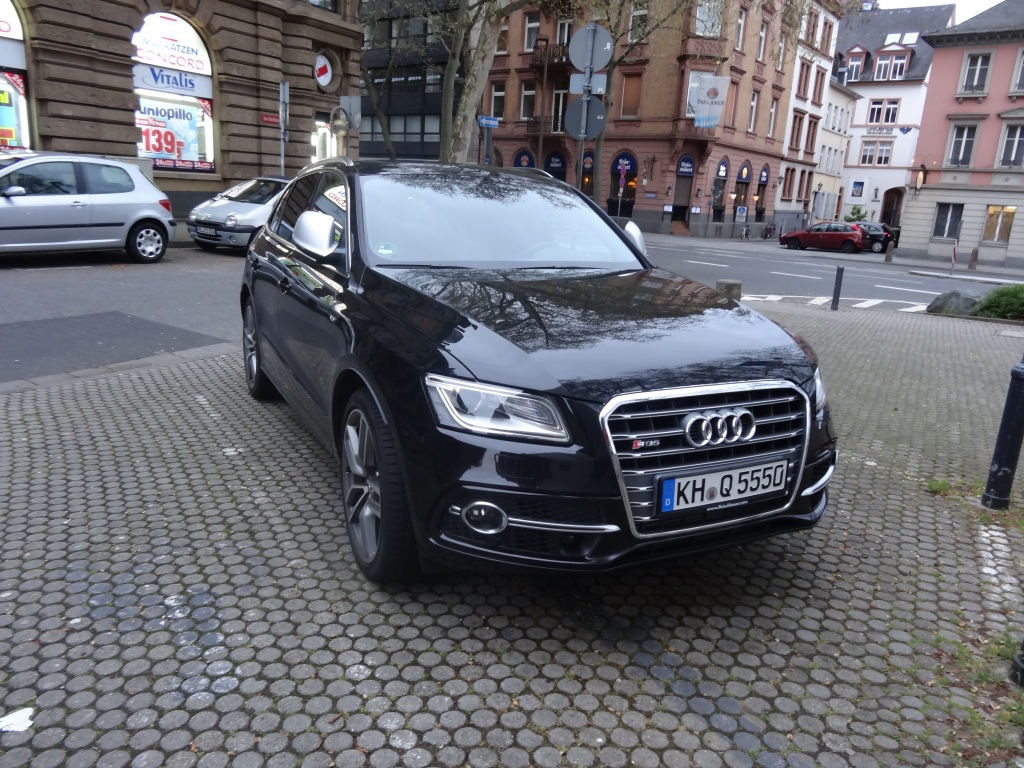 240134AUDISQ5416.jpg