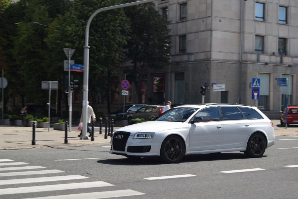 240487RS62610.jpg