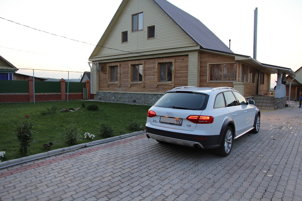 241482317AUDIA4ALLROAD.jpg