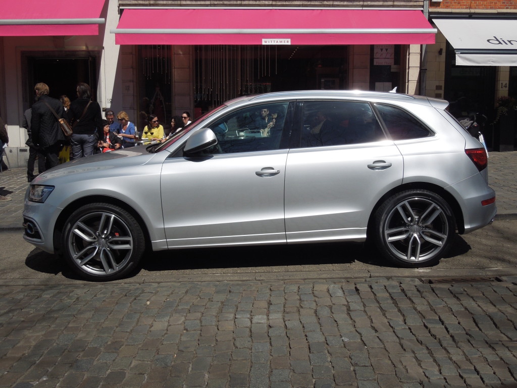 241507AUDISQ5376.jpg