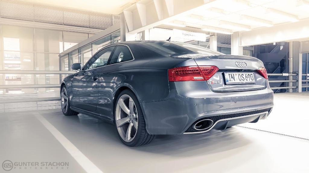 241794AUDIRS5752.jpg
