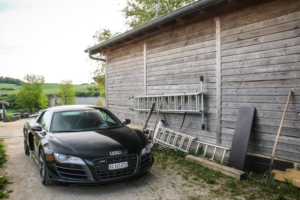 242504R8GT1694.jpg