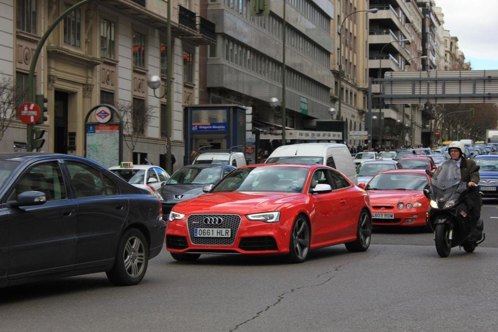 242726AUDIRS5685.jpg