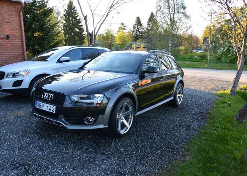 243116838AUDIA4ALLROAD.jpg