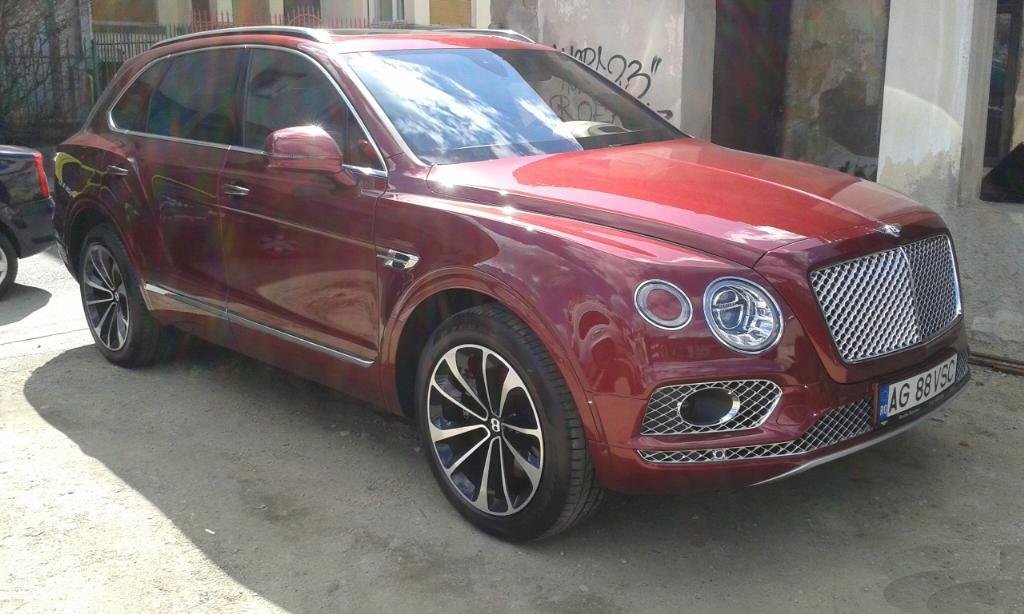 243892BENTAYGA0427.jpg