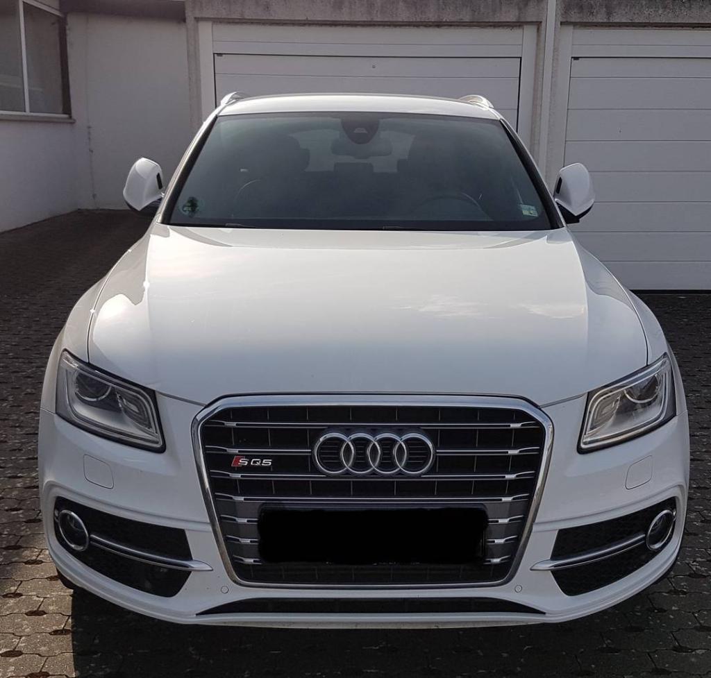 249116AUDISQ52330.jpg