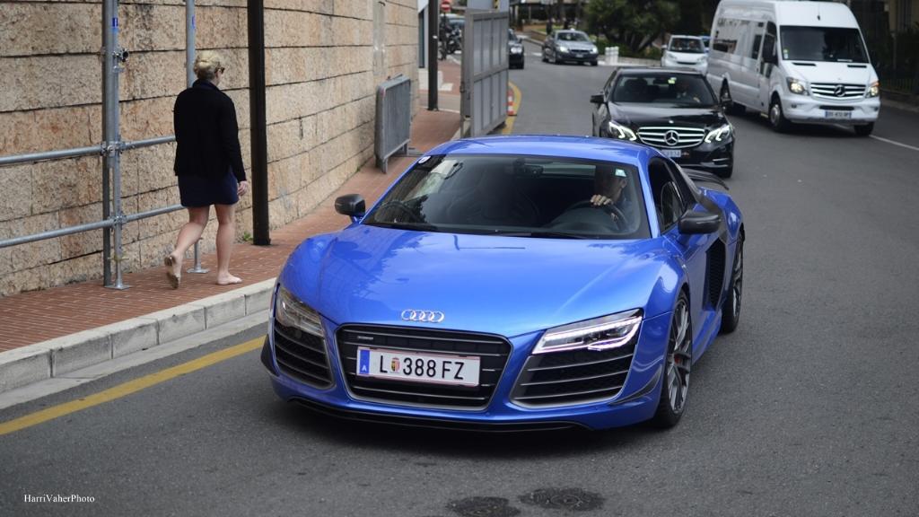 2492663868AUDIR8V10.jpg