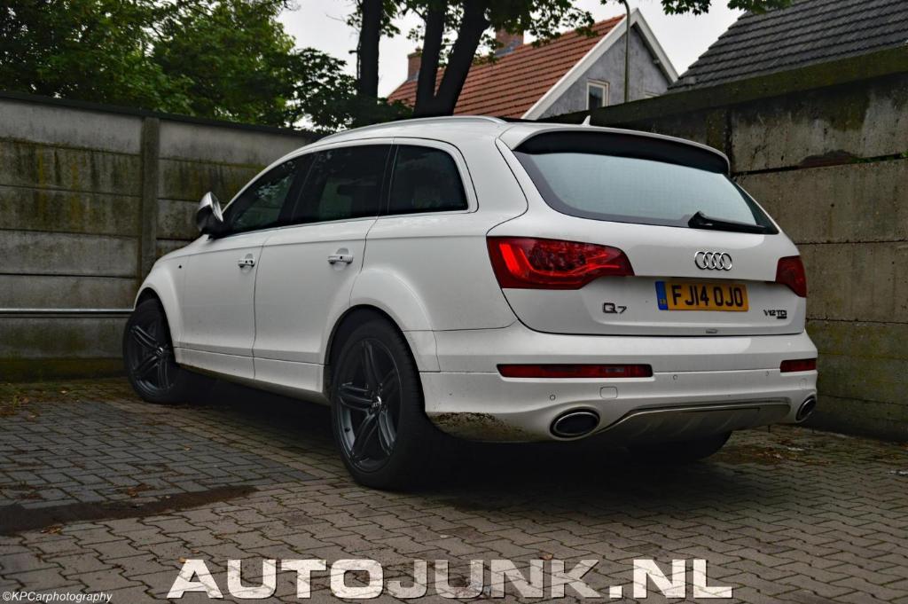 2496202224AUDIQ7V12.jpg