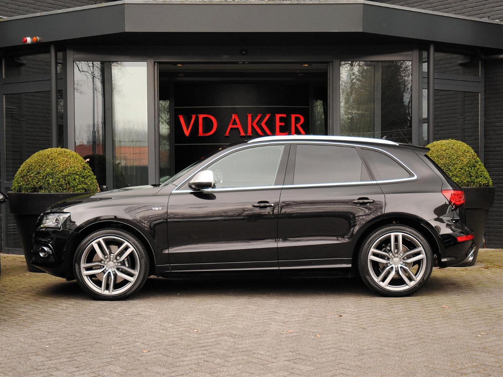 249864AUDISQ5221.jpg