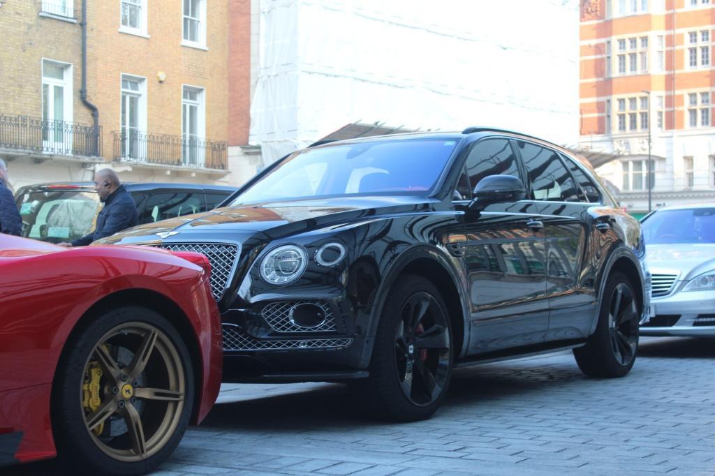 251955BENTAYGA0500.jpg