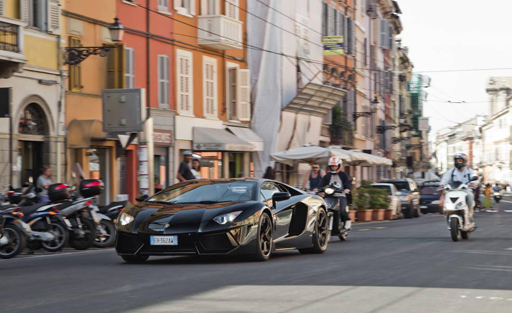 252562154LAMBORGHINIAVENTADORESQUIROU.jpg