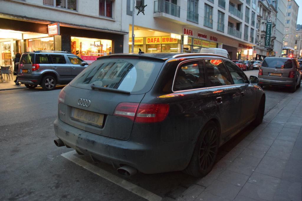 255704RS62409.jpg
