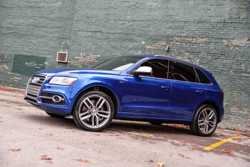 255807AUDISQ51452.jpg