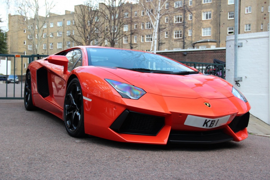 256244384LAMBORGHINIAVENTADORESQUIROU.jpg