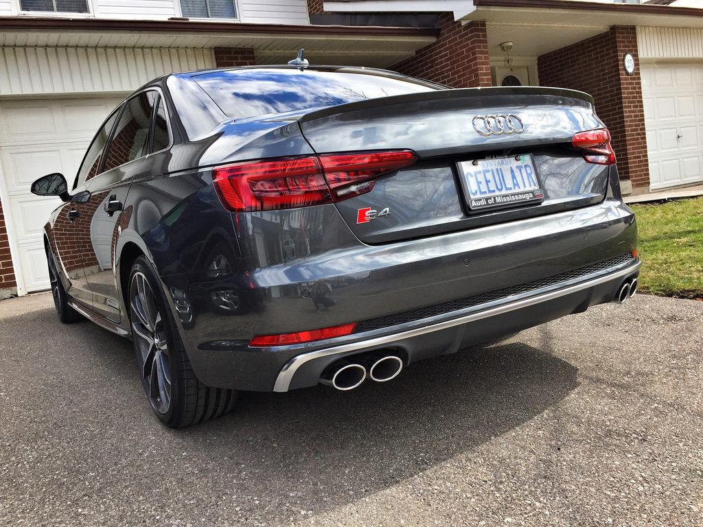 257507S4B90448.jpg