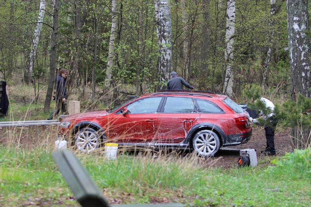 259270896AUDIA4ALLROAD.jpg