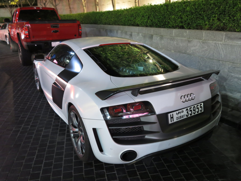 262005R8GT792.jpg