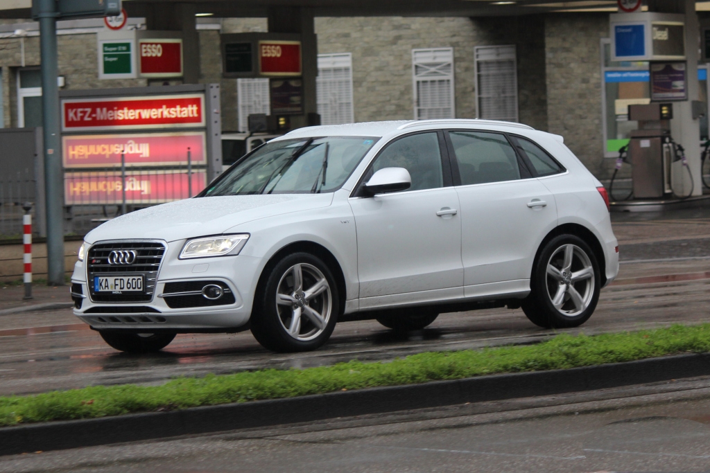 262205AUDISQ5959.jpg