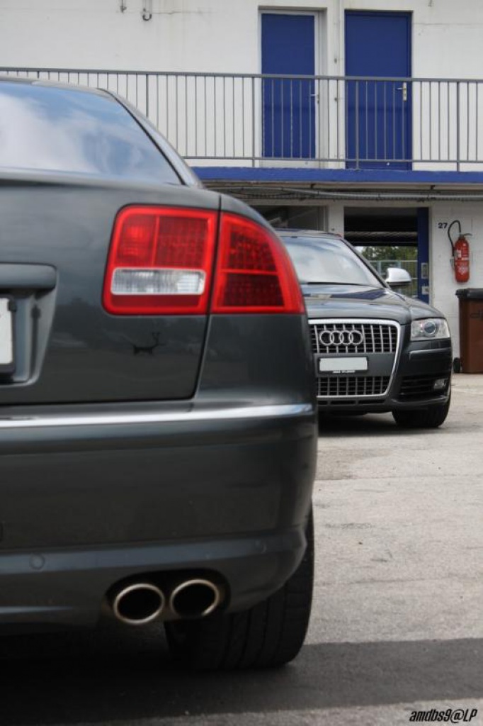 263064AudiS8regard.jpg