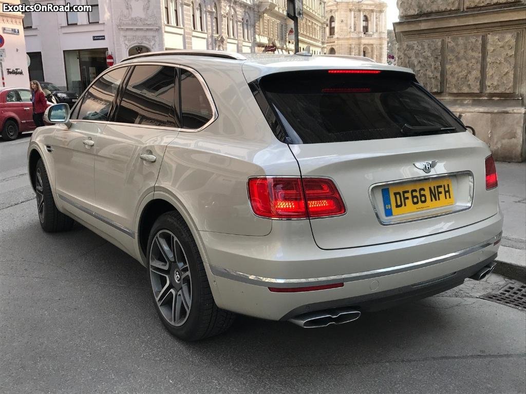 263149BENTAYGA0447.jpg