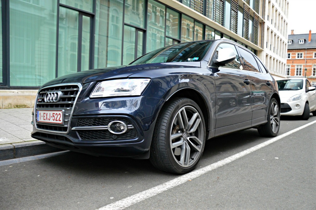 263252AUDISQ5926.jpg