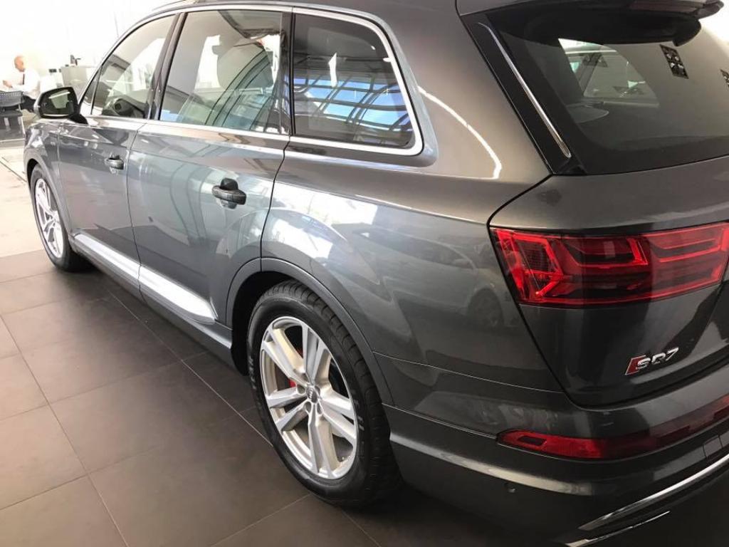 263736AUDISQ70283.jpg