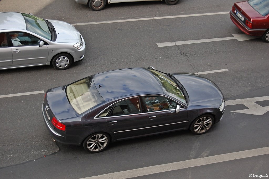 263875235S8ESQUIROU.jpg
