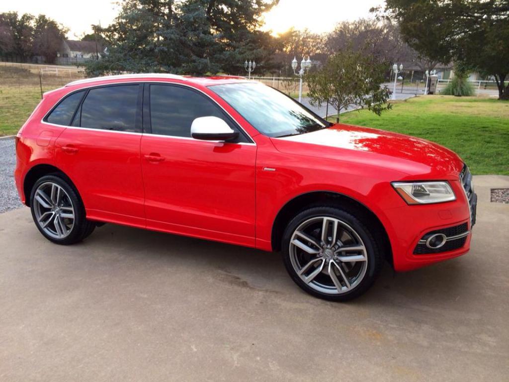 268017AUDISQ5889.jpg