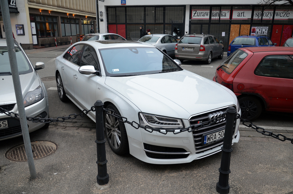 268158S8D41244.jpg