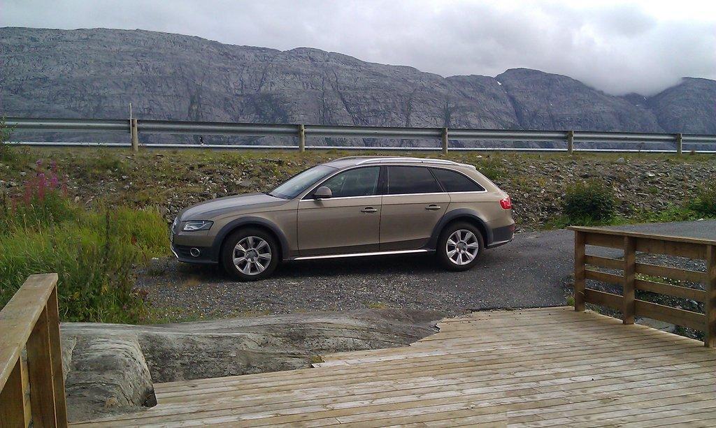 269864251AUDIA4ALLROAD.jpg