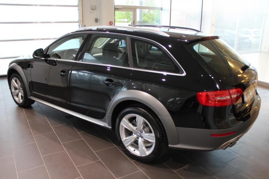 269946958AUDIA4ALLROAD.jpg