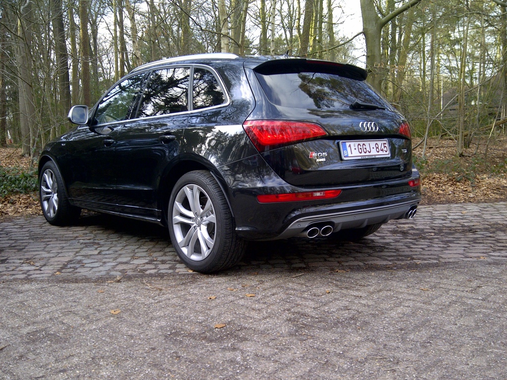 270024AUDISQ5995.jpg
