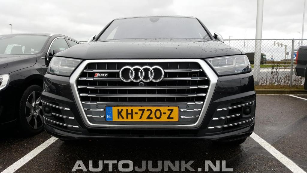 272043AUDISQ70563.jpg