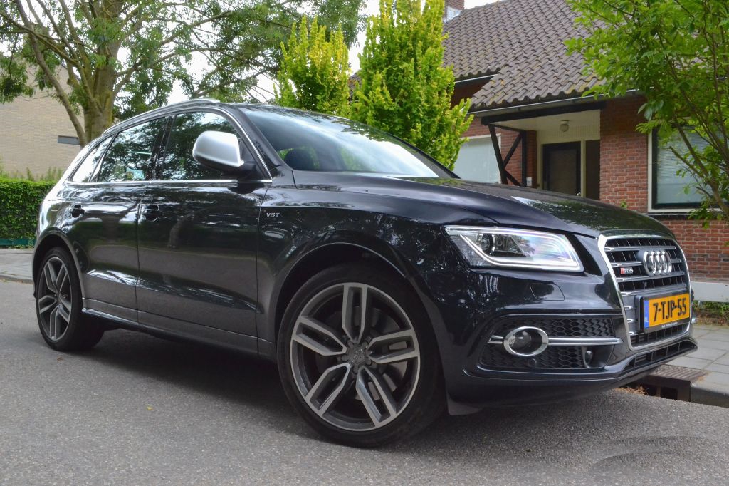 274115AUDISQ51203.jpg