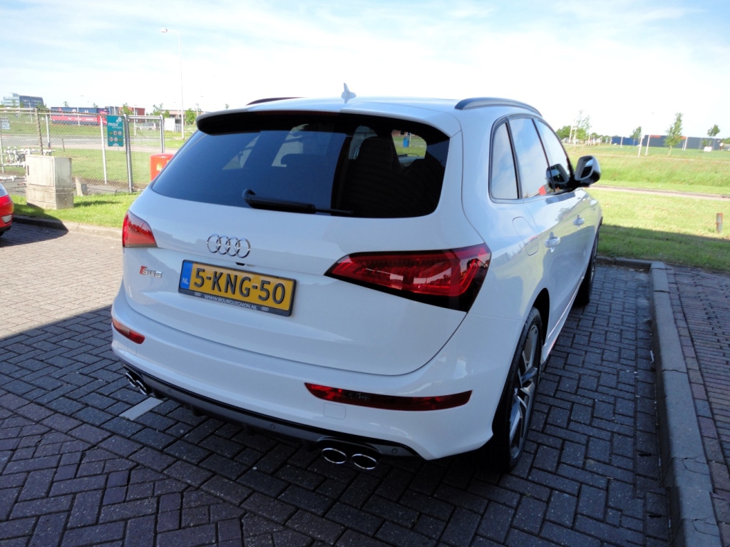 276624AUDISQ5635.jpg