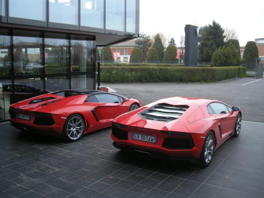 277181714LAMBORGHINIAVENTADOR.jpg