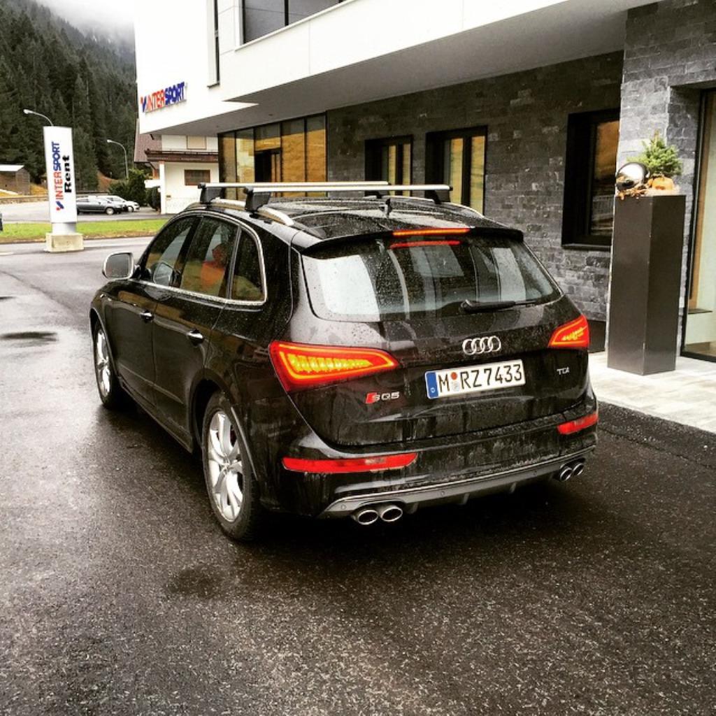 277721AUDISQ51542.jpg